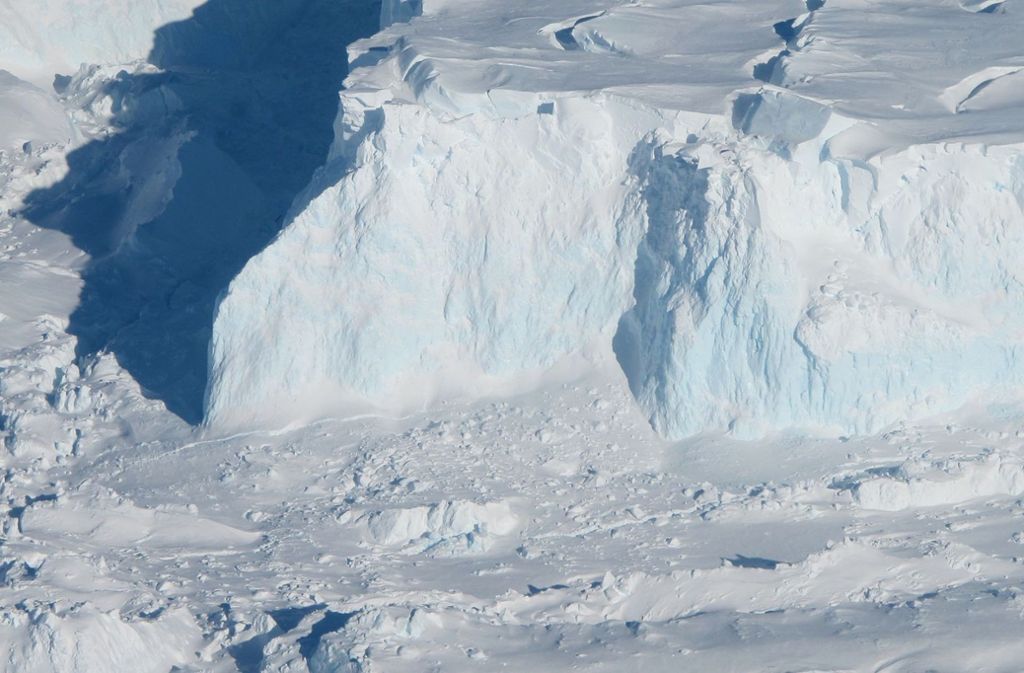 In der Region des Thwaites-Gletscher verändern sich die atmosphärischen und ozeanischen Bedingungen besonders deutlich. Rasche Eisverluste sind die Folge