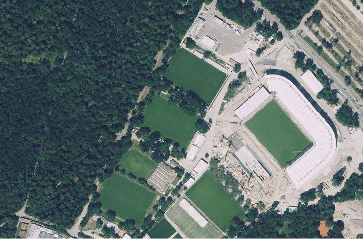 Das aktuelle Luftbild zeigt die Spielstätte im Umbau. Sie wird ein reines Fußballstadion.