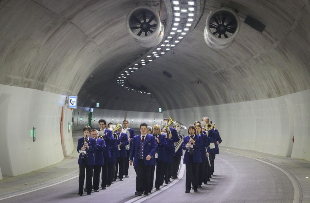 Ganz zu Beginn der Zeremonie spielte der Musikverein im Tunnel.