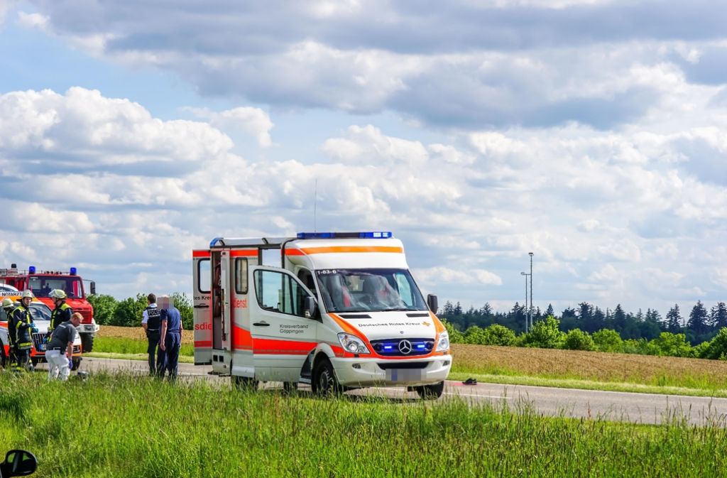 Ein Motorradfahrer wurde bei einem Unfall zwischen Oberberken und Adelberg schwer verletzt.