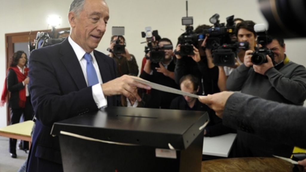  Marcelo Rebelo de Sousa ist auch ohne Stichwahl neuer portugiesischer Präsident. Der Jurist kam am Sonntag auf gut 52 Prozent der Stimmen. 