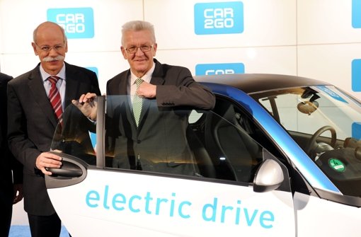 Beim Carsharingprojekt Car2go vereint: Daimler-Chef Dieter Zetsche (links) und Ministerpräsident Winfried Kretschmann. Foto: dpa