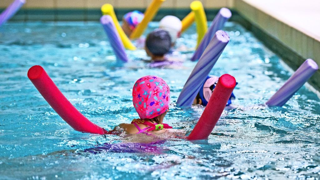 Sicherheit im Wasser: Wer bringt Kindern noch schwimmen bei?