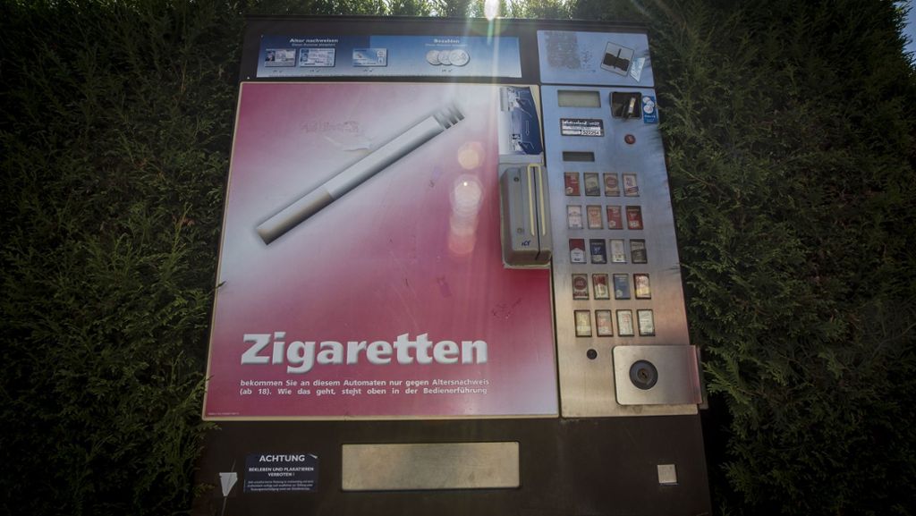 Schönbrunn im Rhein-Neckar-Kreis: Diebe ziehen Zigarettenautomaten mit Traktor aus Verankerung