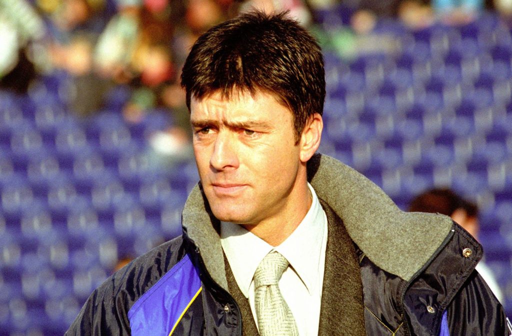 Der heutige Bundestrainer Joachim Löw war mit dem VfB Stuttgart als Coach erfolgreich (Pokalsieg 1997), später mit dem Karlsruher SC weniger. Er gewann dort nur eines von 18 Spielen – und der KSC stieg im Jahr 2000 aus der zweiten Liga ab.