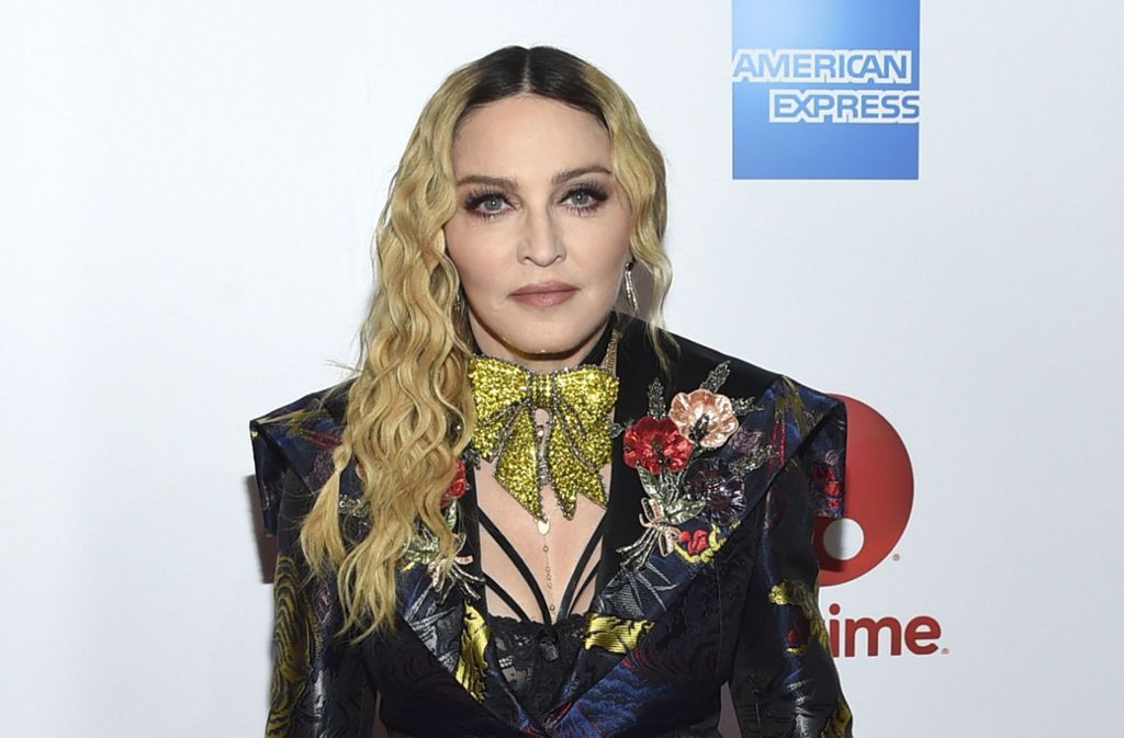 Madonna hat bereits zwei Regiearbeiten vorgelegt: die Beziehungskomödie „Filth and Wisdom“ (2008) und das Liebesdrama „W.E.“ (2011).