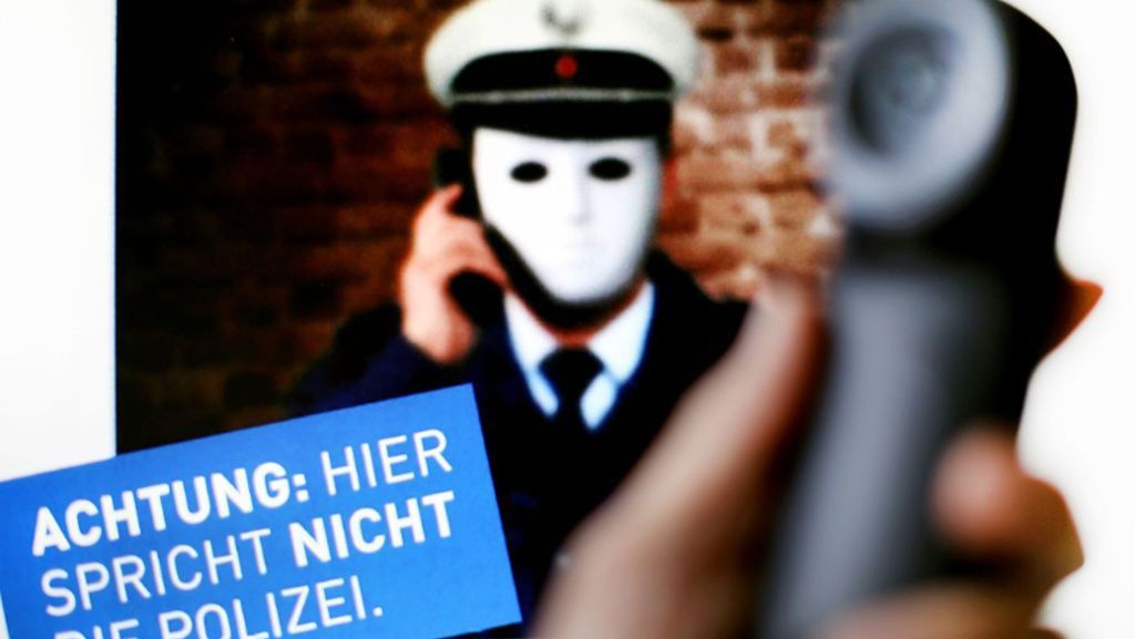 Trickbetrug in Stuttgart: Aktuelle Warnung vor  falschen Polizisten – Seniorin verliert tausende Euro