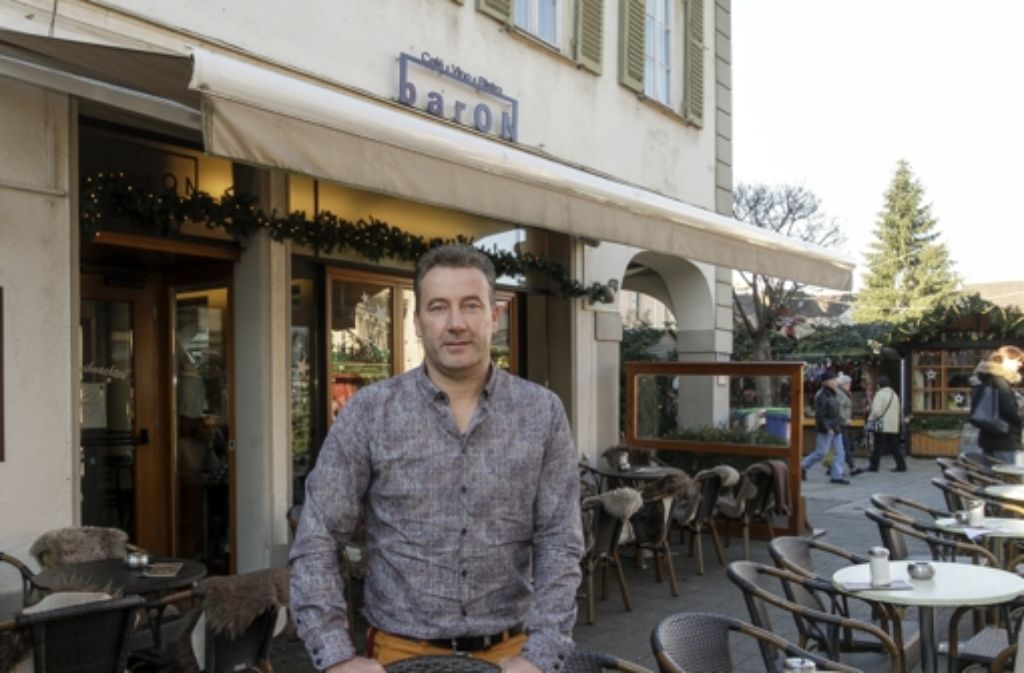 Jürgen Feyhl, Betreiber des Café Baron, findet Gestaltungsregeln bis zu einem gewissen Maß sinnvoll.