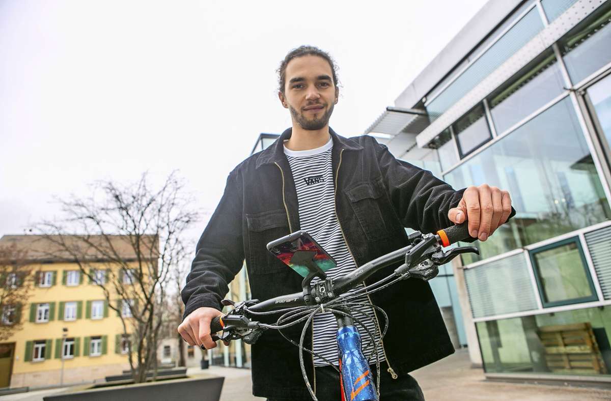 Mit seinem Handyhalter für Fahrräder möchte Simon Josenhans soziale Projekte fördern und ein Social-Start-up gründen