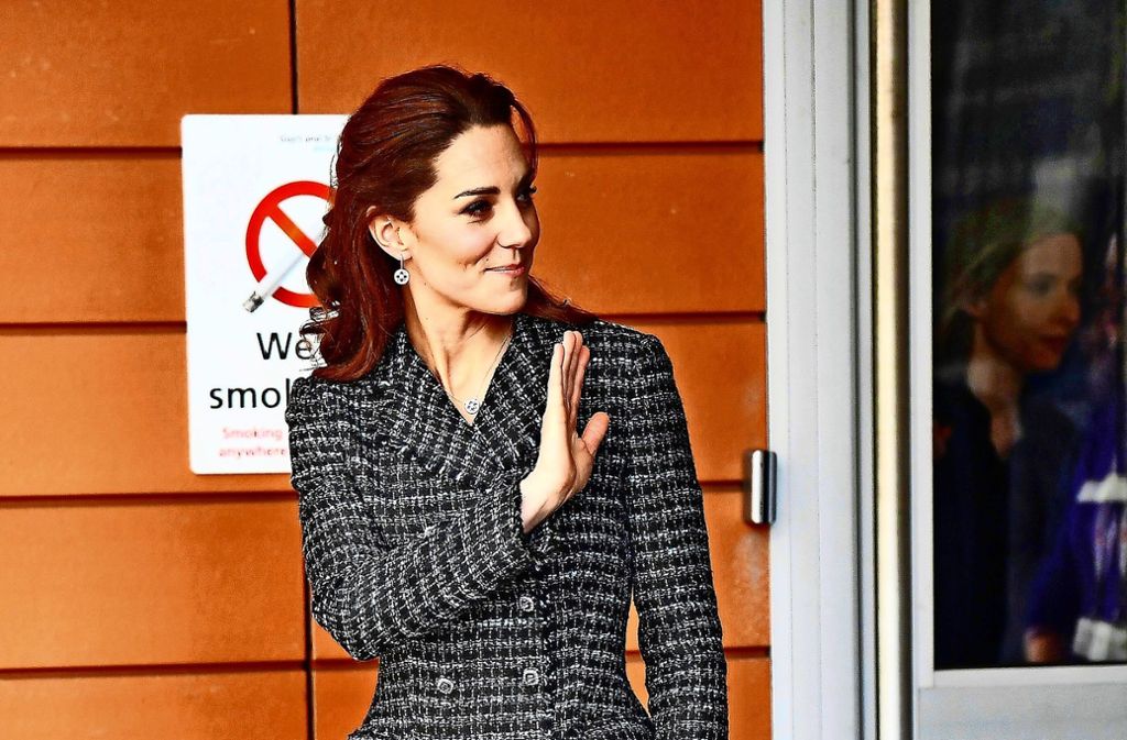 Winke, winke: Herzogin Kate nach einem Besuch in einem Kinderkrankenhaus in London.