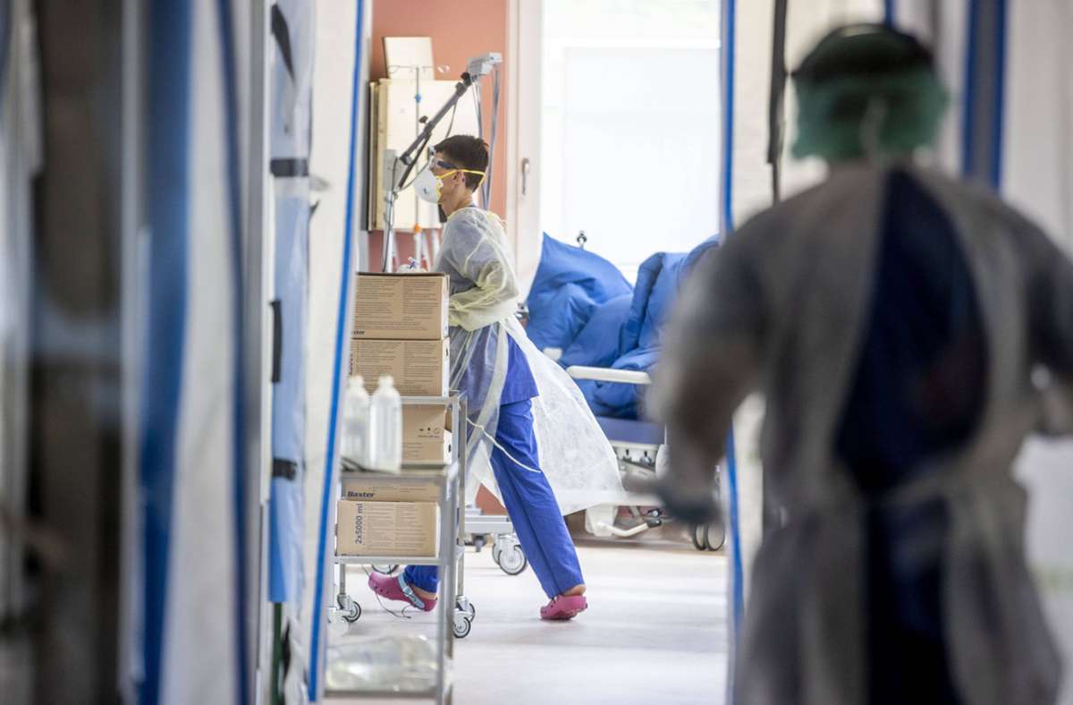 Aktuell sind in Baden-Württemberg mehr als 280 Intensivbetten mit Covid-Patienten belegt, es gilt daher die Warnstufe. Foto: imago//Christoph Reichwein