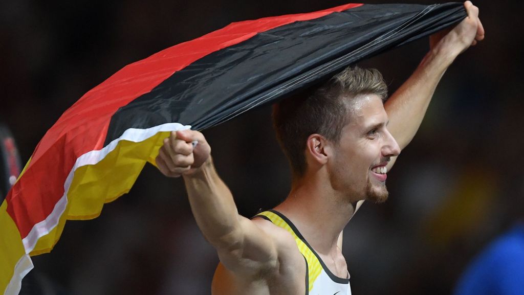  Der Weitspringer Fabian Heinle vom VfB-Stuttgart hat bei der Leichtathletik-EM in Berlin eine Medaille gewonnen. Welche, das erfuhr der 24-Jährige erst nachts. 