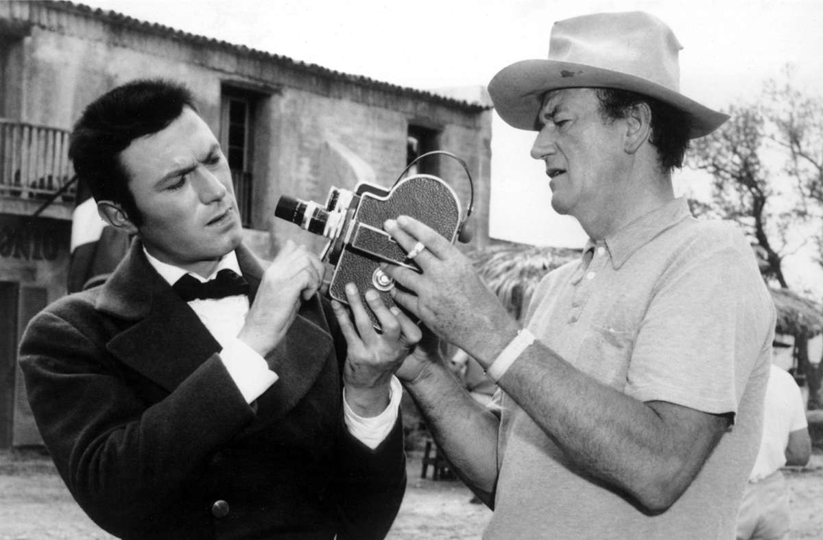 John Wayne bei den Dreharbeiten zu „The Alamo“ in seiner Funkrtion als Regisseur