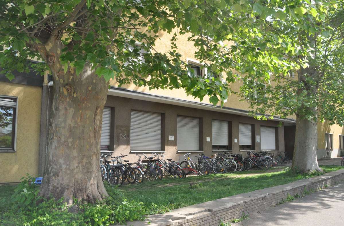 Das Gebäude an der Villeneuvestraße soll weiterhin für Flüchtlinge da sein – allerdings auf andere Art. Foto: Archiv/Birgit Kiefer