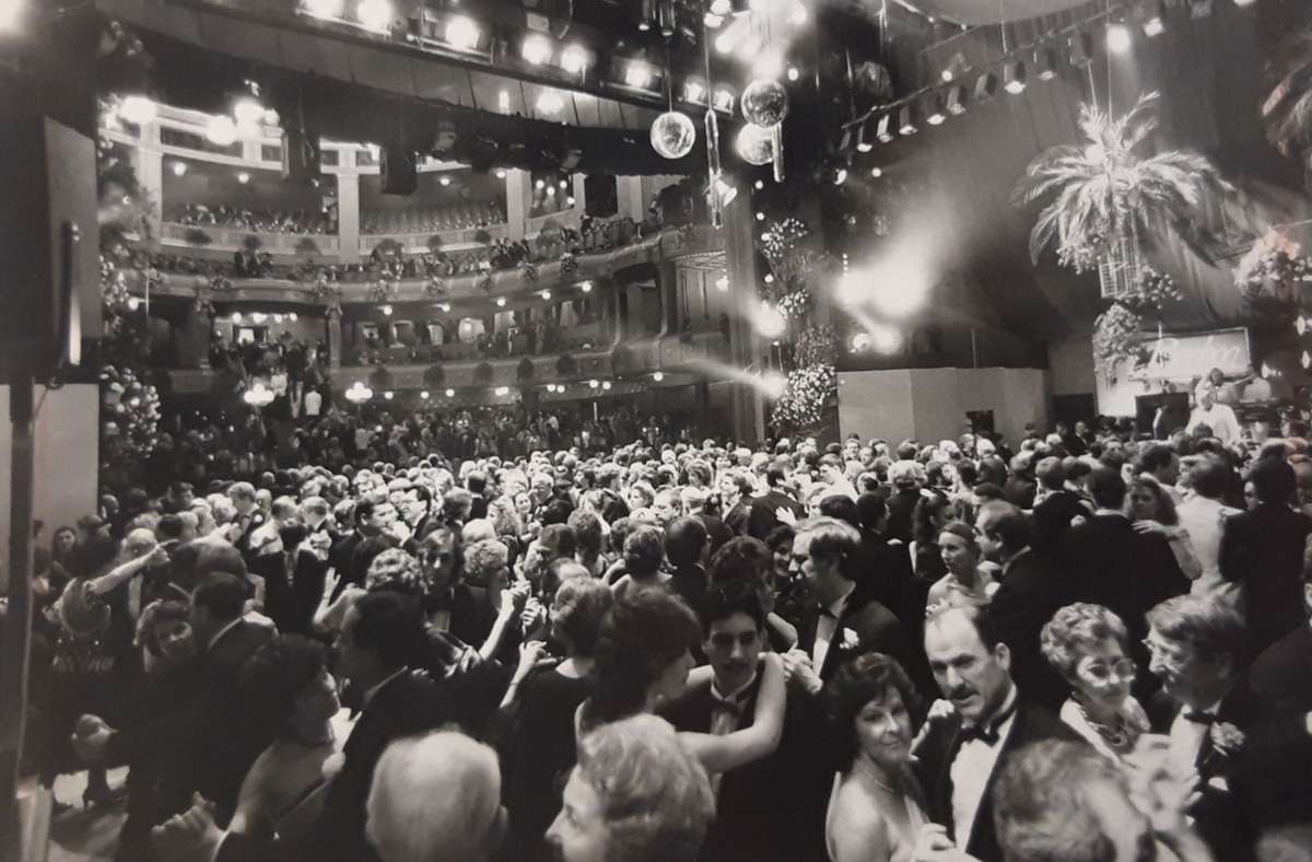 Blick in den Saal beim Opernball 1988.