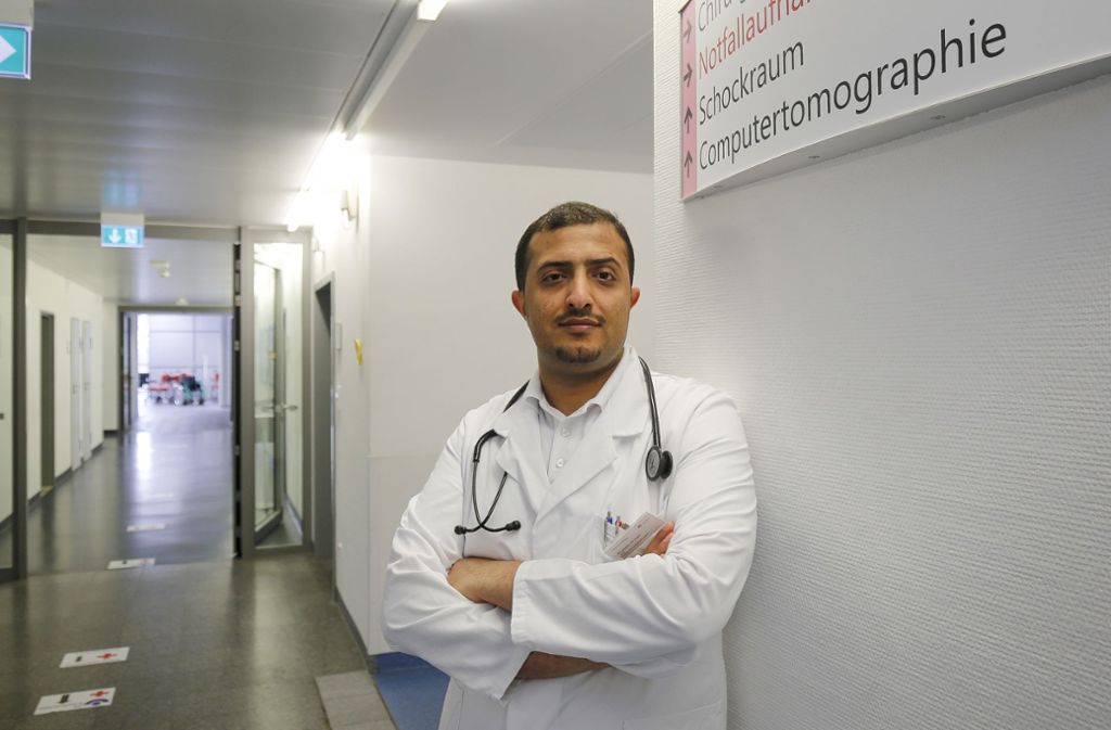 In zehn Jahren hat er Deutsch gelernt, Medizin studiert und steht nun als Arzt am OP-Tisch in Sindelfingen: der neue Deutsche Mustafa-Al-Asiri.