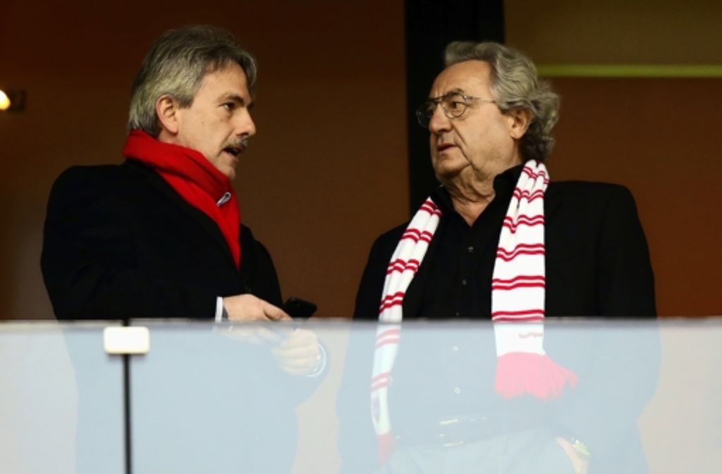 Gerd Mäuser, Dieter Hundt (rechts) und eine unklare VfB-Situation. Foto: Baumann