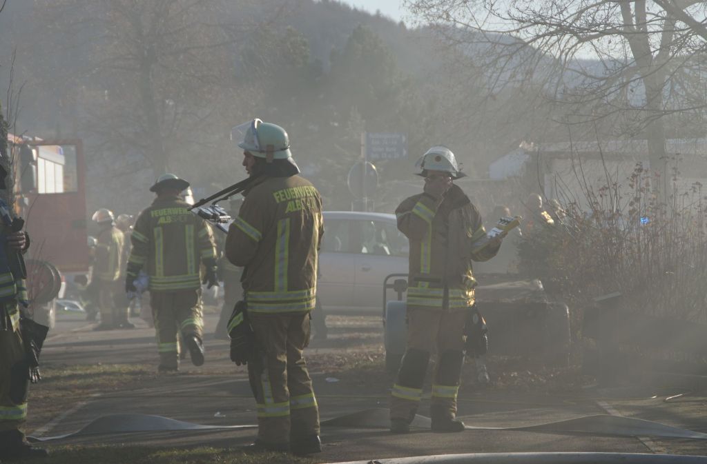 Bei einer Explosion und einem Brand in einem Wohnhaus im schwäbischen Albstadt (Zollernalbkreis)...
