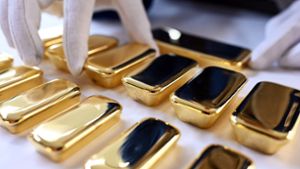 Mehr Menschen machen Gold zu Geld