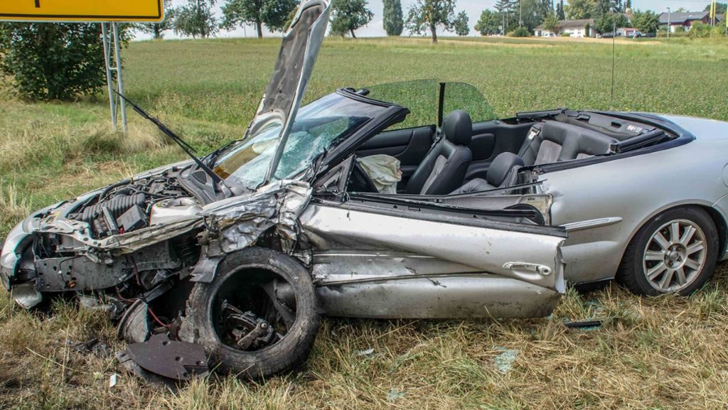 Schwerer Unfall im Kreis Böblingen: Frontalzusammenstoß bei Kuppingen – 60-Jährige schwer verletzt