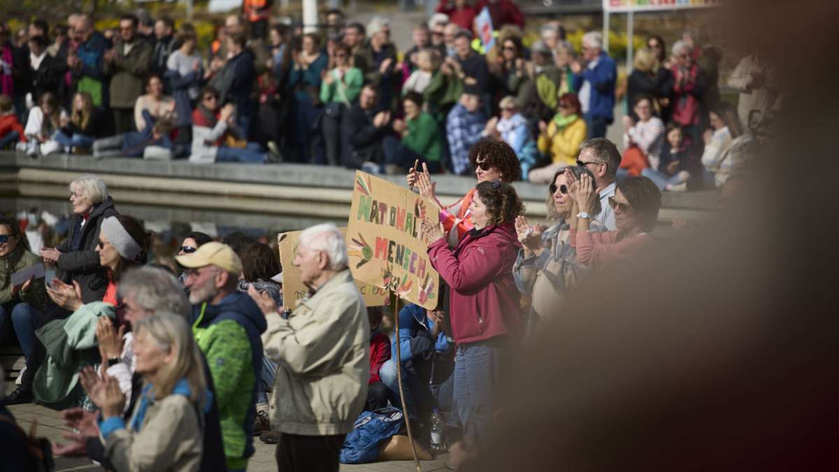 Demokratie-Kundgebung in Fellbach: Etwas weniger Teilnehmende als erwartet