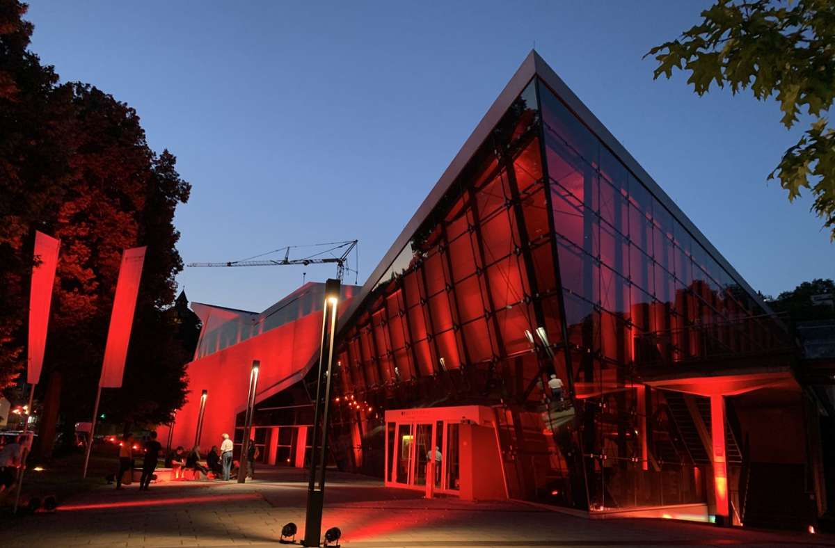 Auch das Esslinger Neckar Forum leuchtete rot.