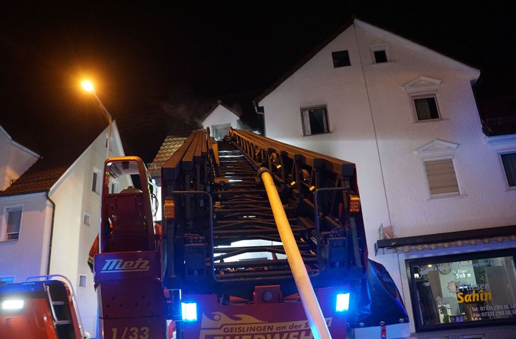 Brand in einem Mehrfamilienhaus in Geislingen