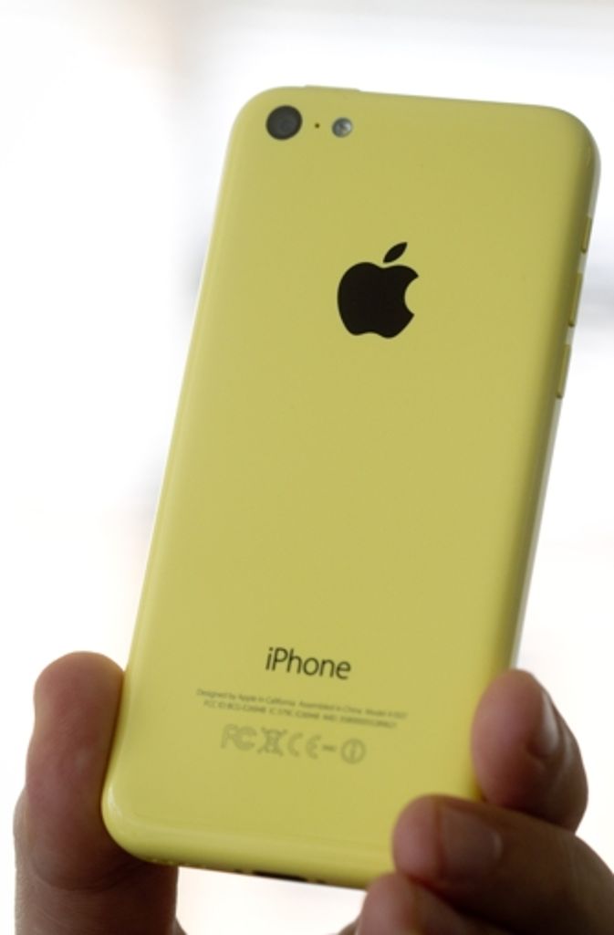 Von Freitag an sind das iPhone 5s und das iPhone 5c in den deutschen Apple Stores erhältlich.