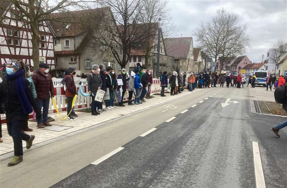 Eine lange Menschenkette zog sich am Sonntag durch Herrenberg.