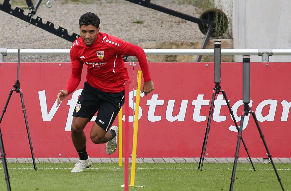 Der VfB Stuttgart hat bis zum Saisonende Mittelstürmer Omar Marmoush vom Ligakonkurrenten VfL Wolfsburg ausgeliehen.