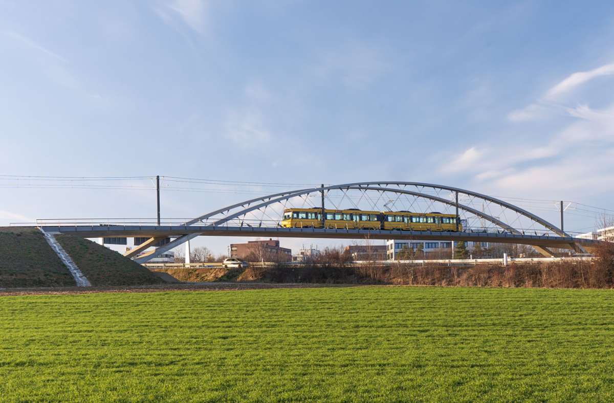 Das Siegerprojekt: Stadtbahnbrücke Stuttgart. Ingenieurbüro: schlaich bergermann partner, sbp Stuttgart. Bauherr: SSB Stuttgarter Straßenbahnen AG