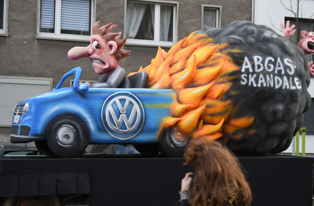 Auch der Abgas-Skandal bei VW spielt eine Rolle am Rosenmontag.