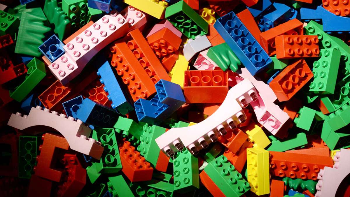 Weltrekordversuch im Breuningerland Sindelfingen: Kunden bauen längstes Lego-Schiff der Welt