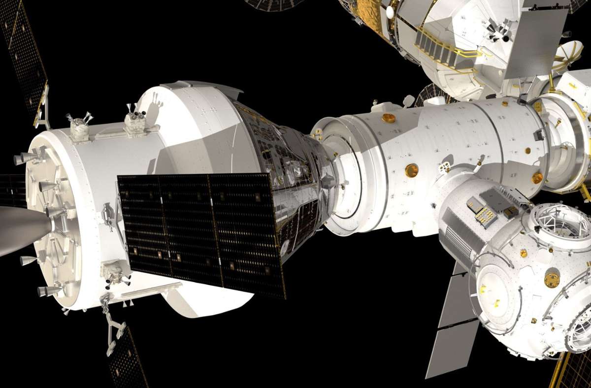 Diese Großaufnahme zeigt das Orion-Raumschiff, für das die Raumfahrtagenturen NASA und ESA zusammenarbeiten, fest an die Station gekoppelt. Das Service-Modul (der linke Teil) wurde bei Airbus gefertigt. Es wurde aus dem europäischen ATV weiter entwickelt, einer unbemannten Versorgungskapsel.