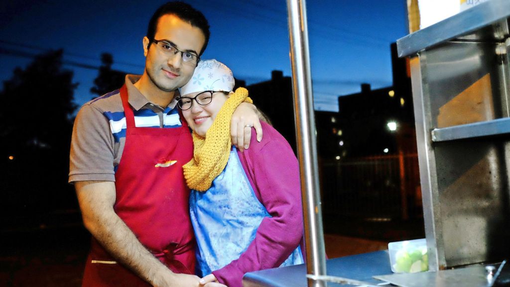  Es ist eine Geschichte wie ein Märchen. Auf der Flucht vor Syriens Schlächtern fand der Student Almotaz Khedrou die große Liebe in Kolumbien. Das glückliche Ende will er krönen – mit einem Restaurant in Stuttgart. 