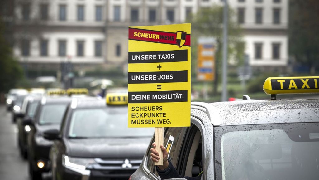 Taxidemo in Stuttgart: 400 Taxifahrer protestieren gegen neue Konkurrenz