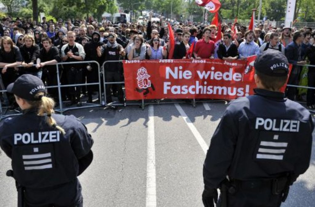 Rund 5000 Heilbronner haben sich am Sonntag friedlich gegen eine Kundgebung von Neonazis zur Wehr gesetzt.