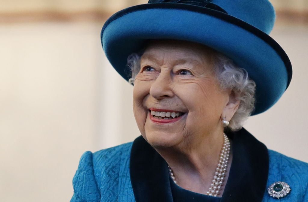 Die britische Königin Elizabeth II. lernte im Krieg bei der Frauenabteilung des britischen Heeres Autos zu reparieren. Angeblich hatte sie einen waghalsigen Fahrstil. Nun wird sie 94 Jahre alt – und lässt fahren.