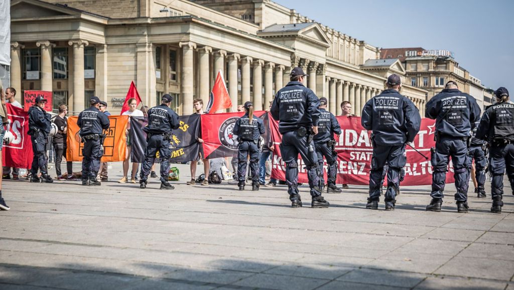 Identitären-Kundgebung in Stuttgart: Polizei verweigert Journalisten Zugang zum Charlottenplatz