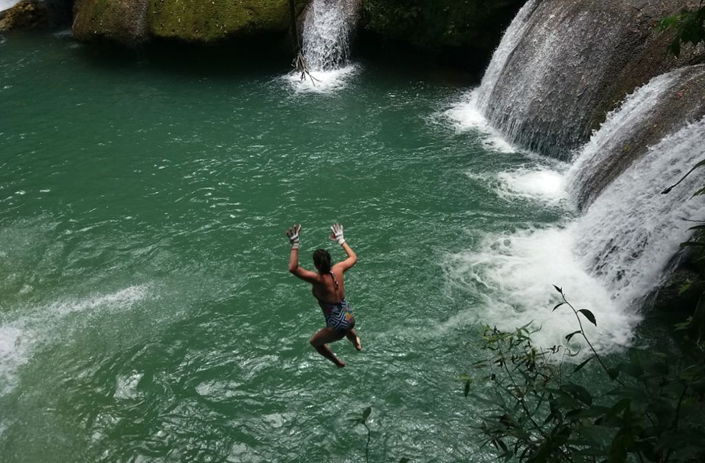 Einfach mal loslassen: Die Y.S. Falls im Süden der Insel gehören zu den schönsten Wasserfällen Jamaikas.