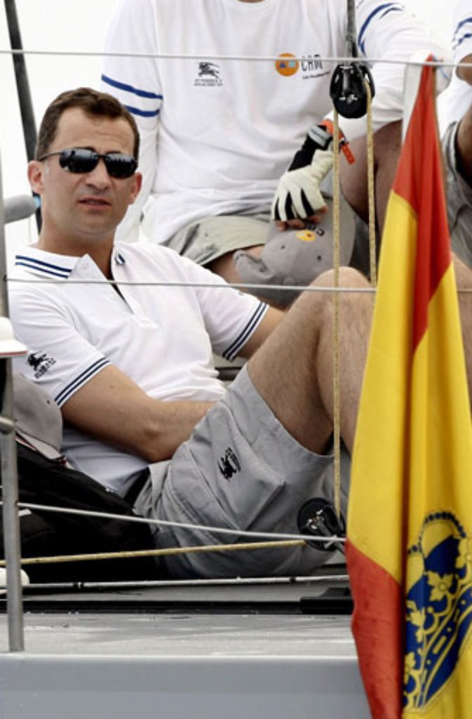 Die Leidenschaft des Prinzen ist das Segeln. Vor einigen Jahren attackierten spanische Medien Felipe als Faulpelz, der sich lediglich dem Müßiggang hingebe. Hämisch kommentierten es die Zeitungen, als 2008 die kronprinzliche Yacht sank.