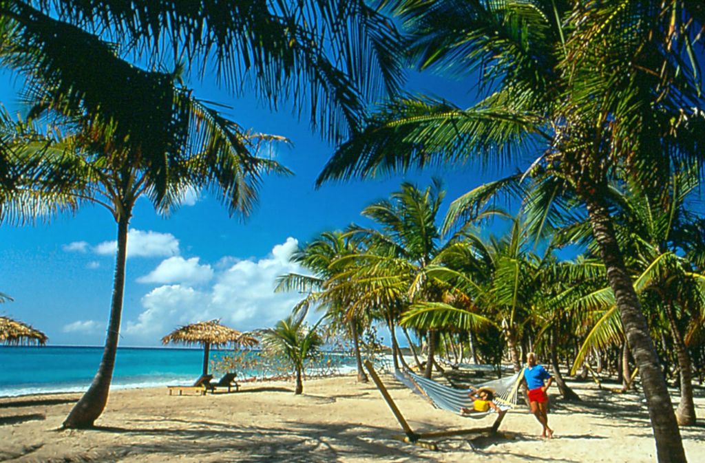 Die Südspitze der Bahamas-Insel Eleuthera wird seit 1992 von Princess Cruises genutzt. Die Gäste erwartet auf dem 0,17 km2 großen Gelände namens Princess Cays typisches Karibikfeeling mit Kokospalmen und Mangroven.