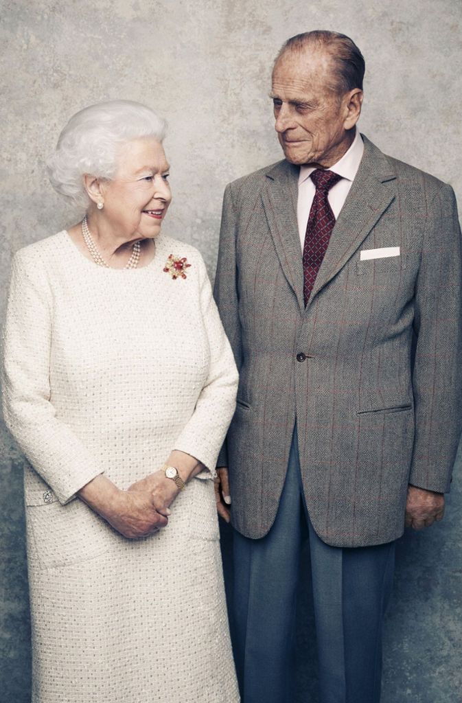 2017 konnten Queen Elizabeth und Prinz Philip ihre „Gnadenhochzeit“ feiern: Seit 70 Jahren steht der Herzog von Edinburgh an der Seite seiner Gattin – beziehungsweise (wie es das Protokoll gebietet) immer zwei Schritte hinter ihr.