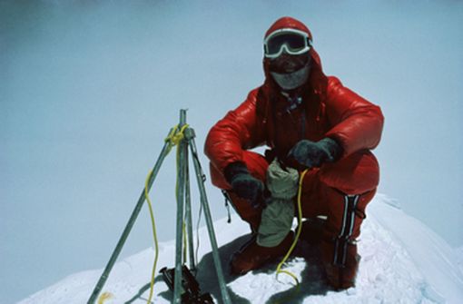 Am 20. August 1980 steht Reinhold Messner alleine auf dem Gipfel des Mount Everest. Foto: dpa