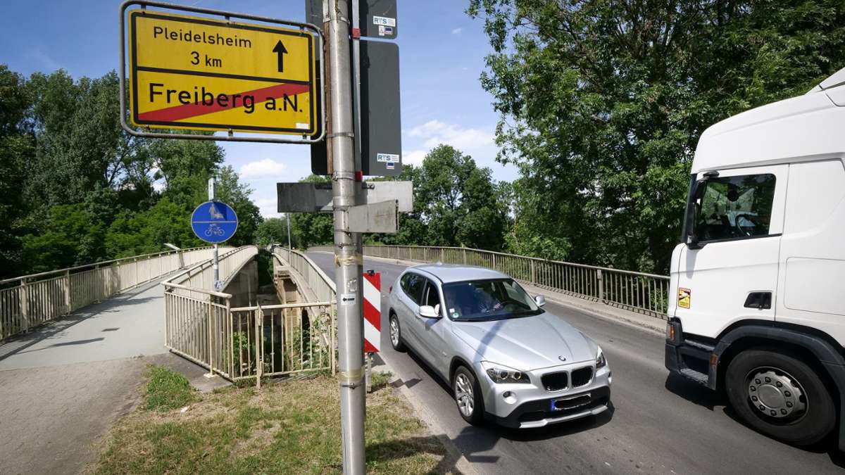 Nachts in Freiberg am Neckar: Rollerfahrer flüchtet bei Verfolgungsjagd
