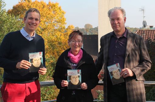 Jutta Seifert mit ihren Kollegen Friedrich July (links) und Friedbert Baur bei einer Aktion zum Lutherjahr im vergangenen Herbst. Foto: Sabine Schwieder
