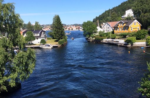 Woche 1: Nachdem Deutschland und Dänemark überquert sind grüßen nun Norwegens idyllische Holzhäuschen am Wasser.