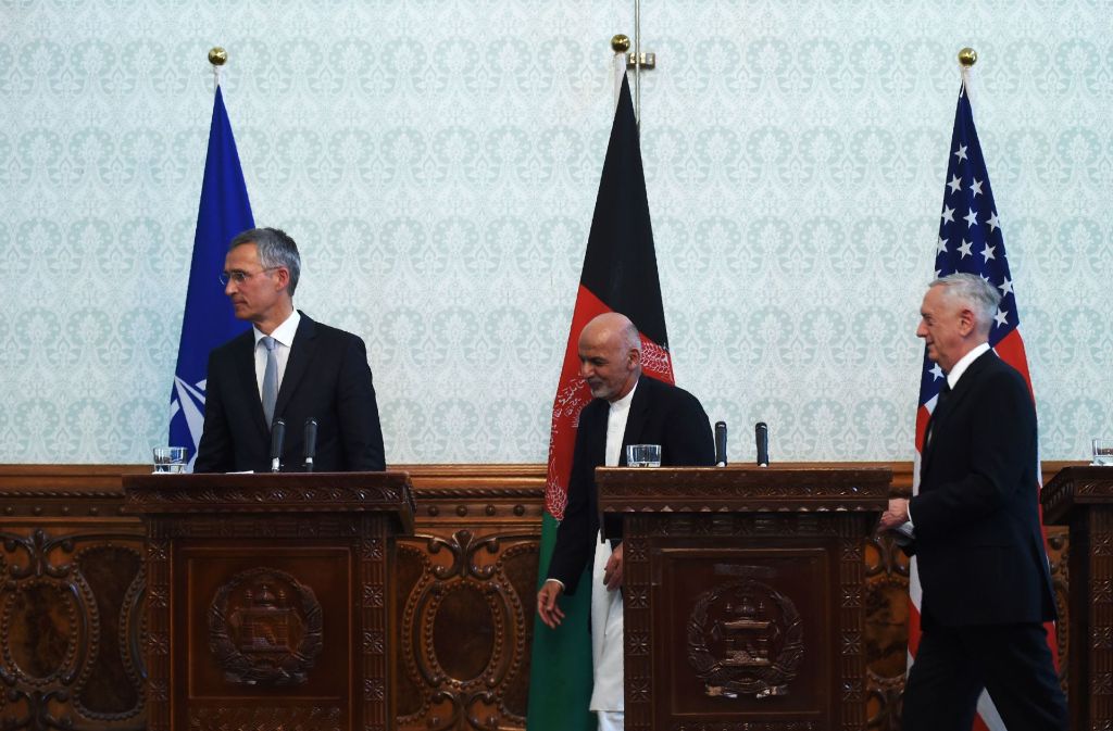 Nato-Chef Jens Stoltenberg, Afghanistans Präsident Ashraf Ghani und US-Außenminister James Mattis. Foto: AFP