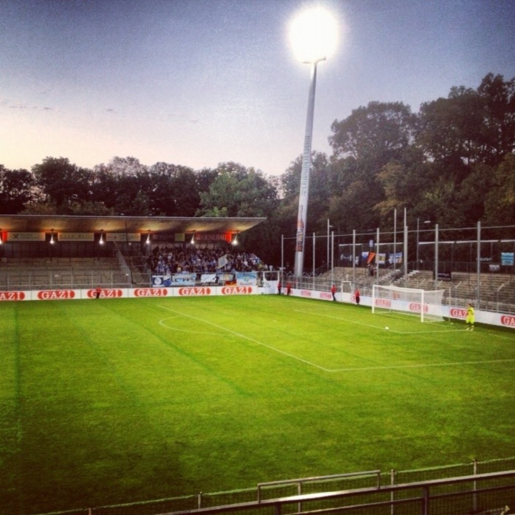 Weitere Bilder vom Gazi-Stadion aus den vergangenen Monaten. Die Stuttgarter Kickers und der VfB Stuttgart II tragen hier ihre Heimspiele in der Dritten Liga aus.