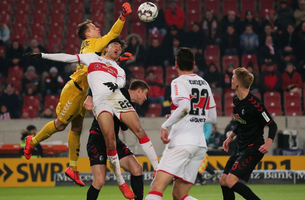 Wildes Getümmel: Der VfB Stuttgart mühte sich gegen den SC Freiburg, mehr als ein 2:2 war am Ende aber nicht zu holen.